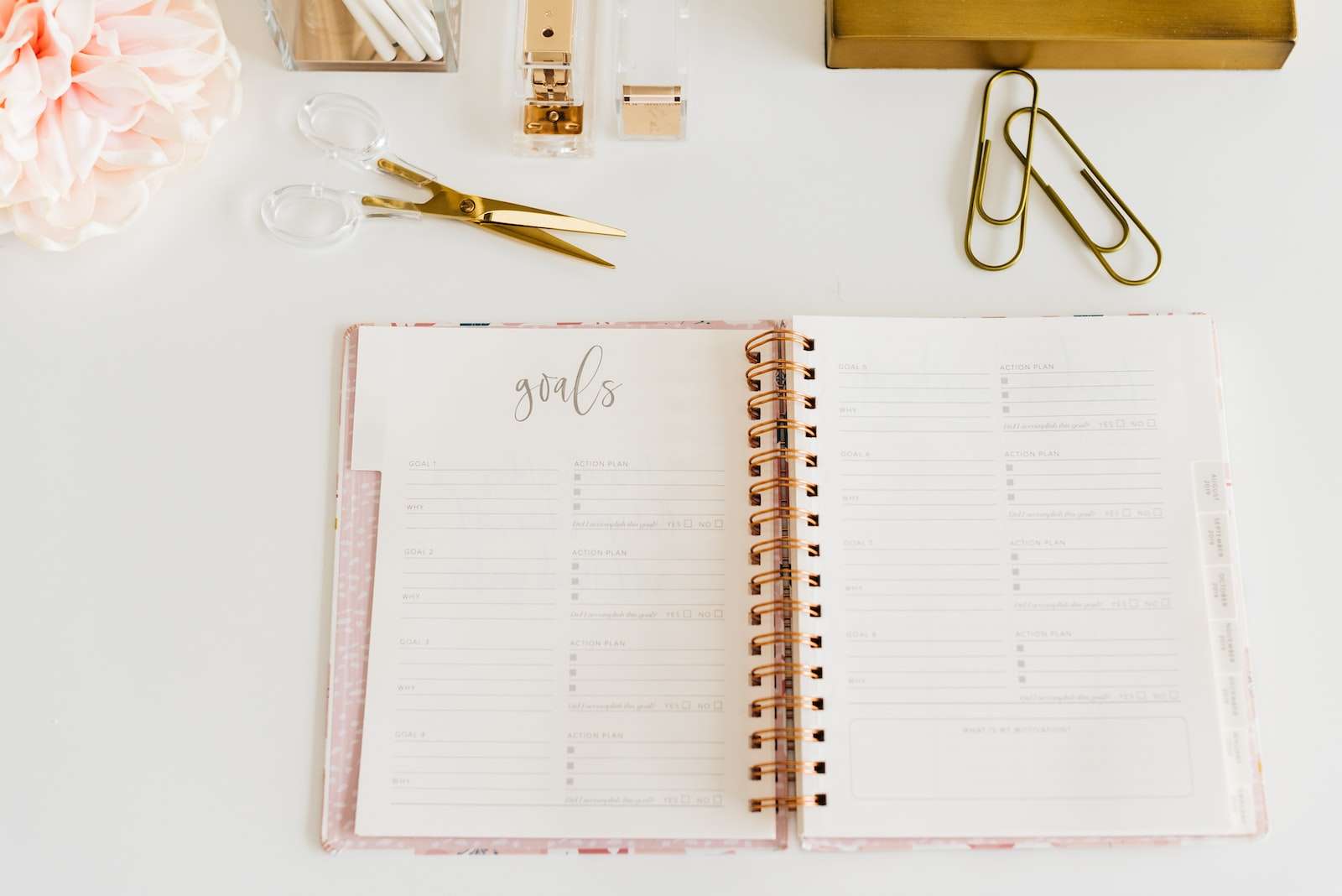 Create A Cute Life Planner For Women